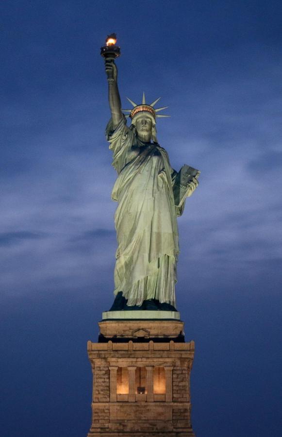 Hyatt Place New York Chelsea Exterior photo Statue of Liberty