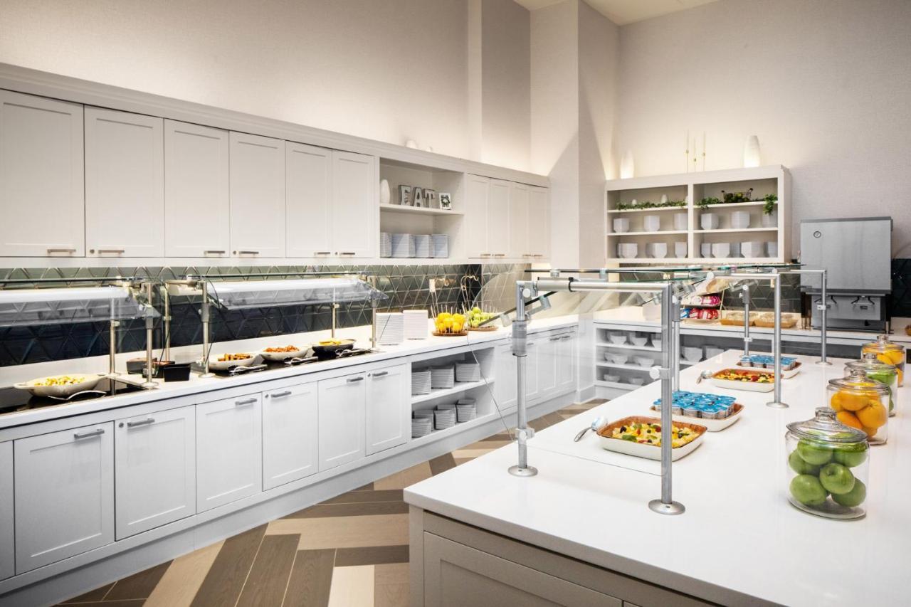 Hyatt Place New York Chelsea Exterior photo Breakfast buffet at a hotel