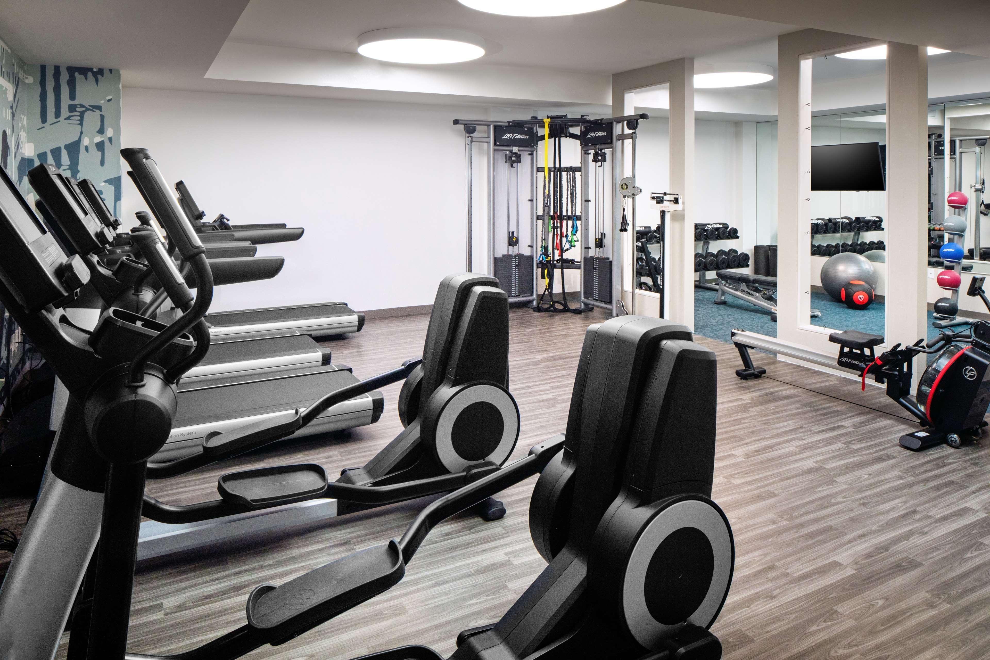 Hyatt Place New York Chelsea Exterior photo Fitness center