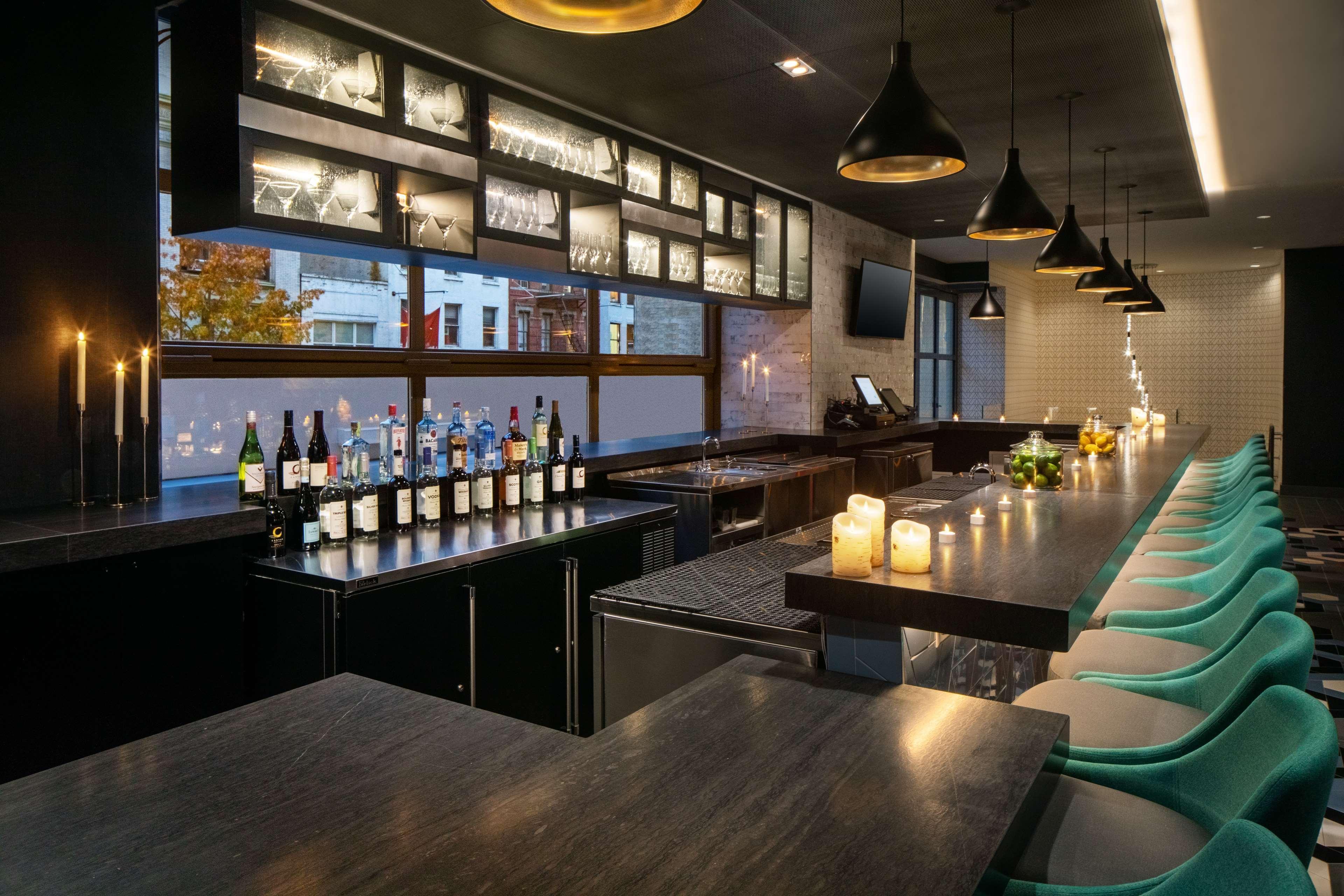 Hyatt Place New York Chelsea Exterior photo The bar at the hotel
