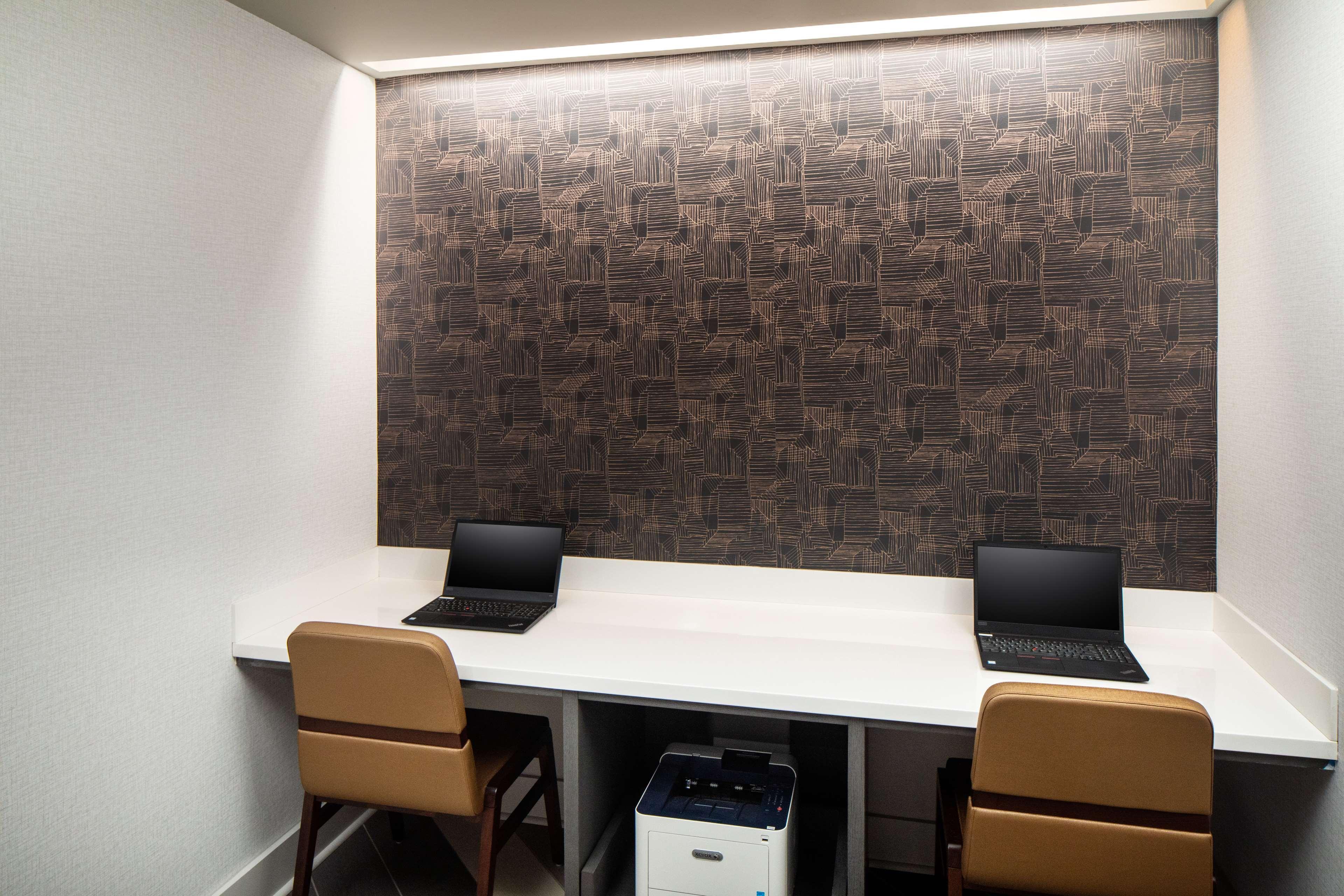 Hyatt Place New York Chelsea Exterior photo A room with two computers