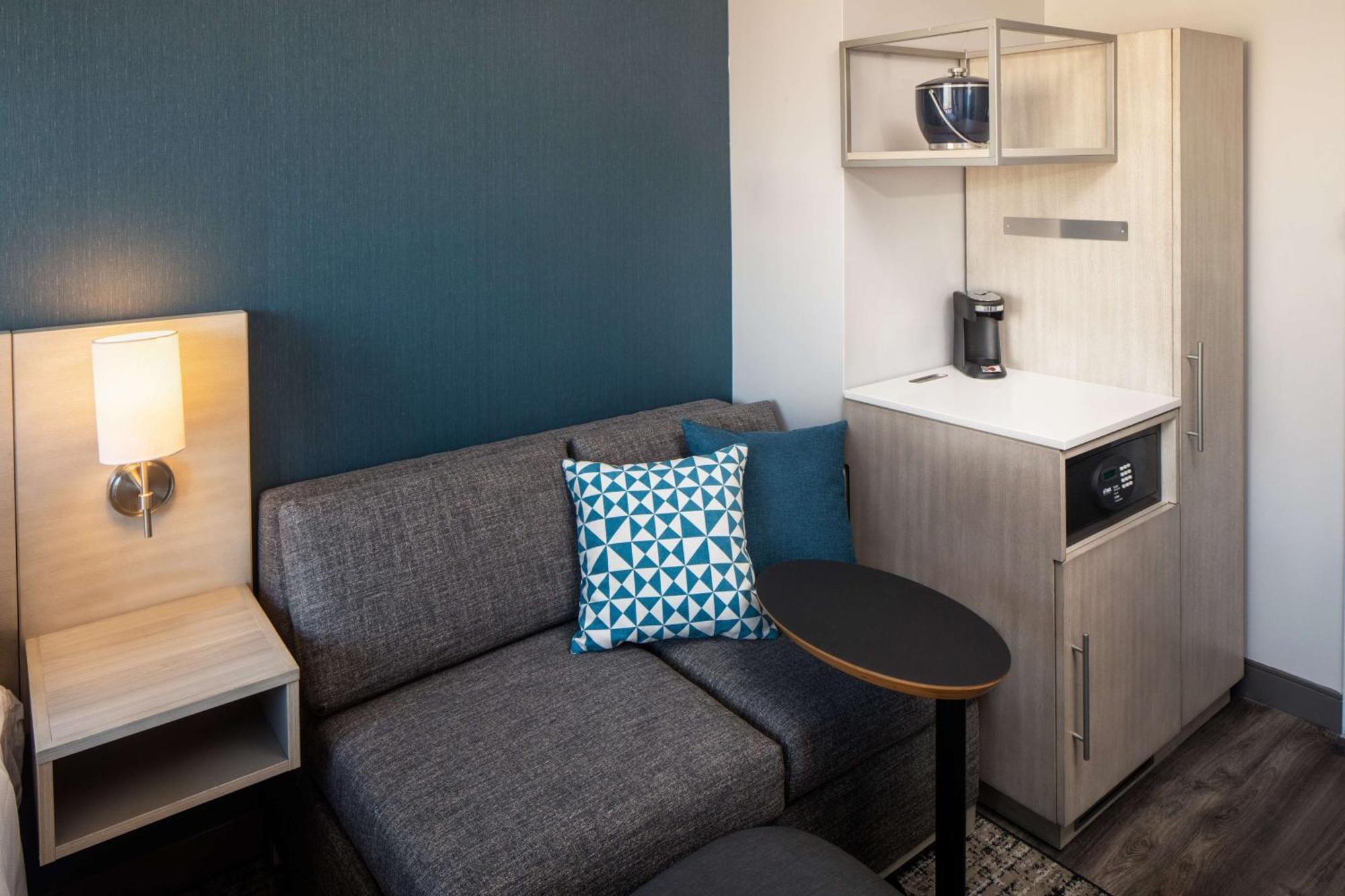 Hyatt Place New York Chelsea Exterior photo A room at the hotel