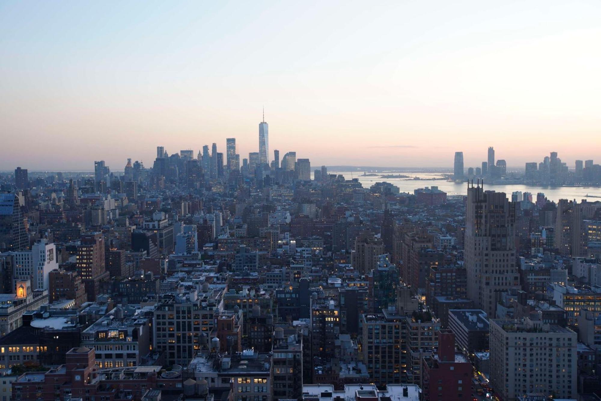 Hyatt Place New York Chelsea Exterior photo Manhattan skyline