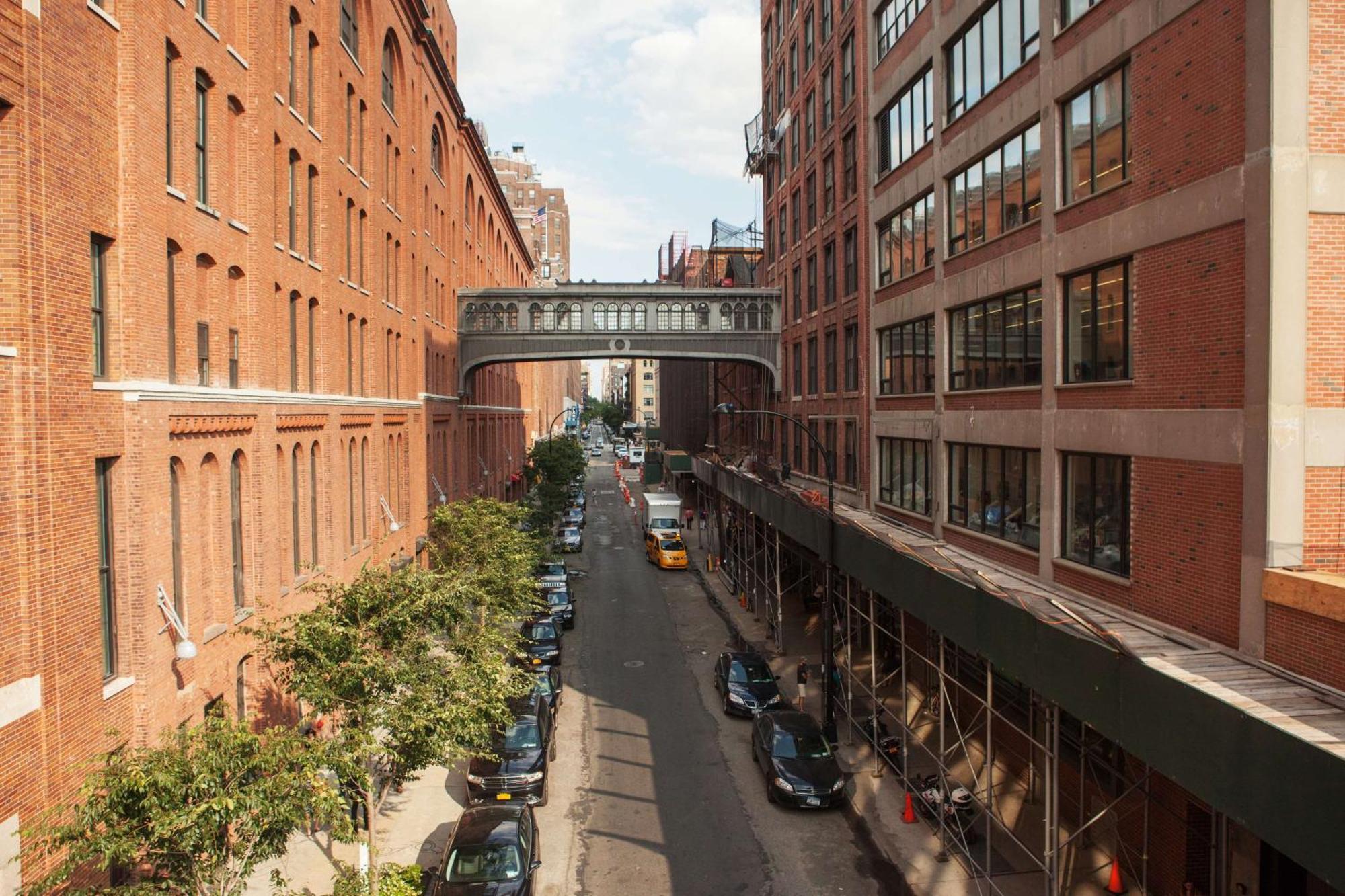 Hyatt Place New York Chelsea Exterior photo The bridge seen from the south